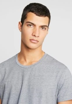 Sams&oslash;e Sams&oslash;e KRONOS - T-shirt basique Men -Univers de la Mode Boutique 0382ab42021c4ebca651329eb187ea74