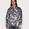 Samsøe Samsøe TIEDYE CREW NECK - Sweatshirt Men -Univers de la Mode Boutique 0a252154badc417c9e329a6f79bfa8fa