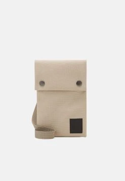 Samsøe Samsøe COBETT NECK UNISEX - Sac bandoulière All -Univers de la Mode Boutique 0ac7d4e752c145f194664eef4ff47ad5 3