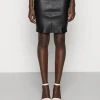 Samsøe Samsøe KENDAL - Jupe en cuir Women 2 Samsøe Samsøe KENDAL - Jupe en cuir Women -Univers de la Mode Boutique 11b4476621bf48a38e2158b233cfb8c9