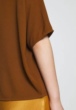 Samsøe Samsøe MAINS TEE - Blouse Women 21 Samsøe Samsøe MAINS TEE - Blouse Women -Univers de la Mode Boutique 13a3cecbfc574b638782ded0422f76e9