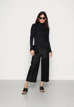 Samsøe Samsøe LAYLA - T-shirt à manches longues Women -Univers de la Mode Boutique 14fab4c5842943efa5d0951b74c5c5c9