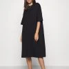 Samsøe Samsøe ELOISE DRESS - Robe en jersey Women 2 Samsøe Samsøe ELOISE DRESS - Robe en jersey Women -Univers de la Mode Boutique 1541ca42fd204a98a929b87017f55e8d