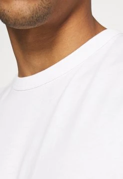 Samsøe Samsøe HUGO - T-shirt basique Men 14 Samsøe Samsøe HUGO - T-shirt basique Men -Univers de la Mode Boutique 1615c8adcc48472283b8df21e1c21d11