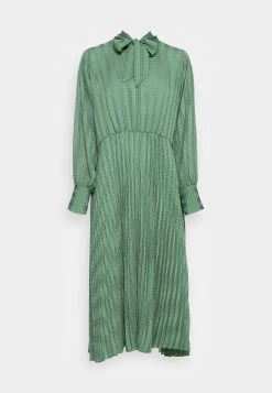 Sams&oslash;e Sams&oslash;e DOROTHE DRESS - Robe chemise Women -Univers de la Mode Boutique 1abcaaf1d7f3420ebc557e7ad5e916e8 1