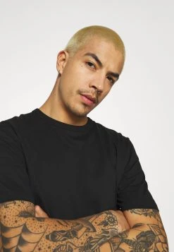 Samsøe Samsøe HUGO - T-shirt basique Men 12 Samsøe Samsøe HUGO - T-shirt basique Men -Univers de la Mode Boutique 1b4404471b444cecb94654225ec99308