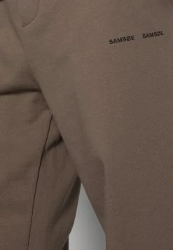Samsøe Samsøe NORSBRO TROUSERS - Pantalon de survêtement Men -Univers de la Mode Boutique 248c09f2593044e18947d63d56928428