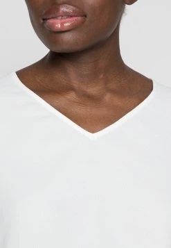 Samsøe Samsøe MAINS V NECK - Blouse Women -Univers de la Mode Boutique 2f8b0fa168944001b5fa636e139fc7f0