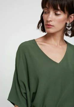 Samsøe Samsøe MAINS V NECK - Blouse Women -Univers de la Mode Boutique 2f9f4f4f1ecd42e3bb5e292104fe24ab