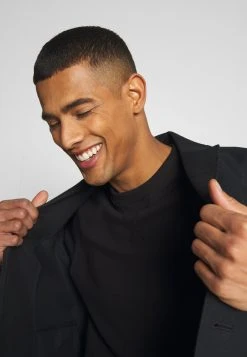 Samsøe Samsøe CREW NECK - Sweatshirt Men -Univers de la Mode Boutique 31432e3681d84717903a5a0f6dd4a1bf