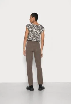 Samsøe Samsøe JOAN TROUSERS - Pantalon classique Women -Univers de la Mode Boutique 3151f8f84b5b4e2d86a39122f508f439