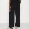 Samsøe Samsøe UMA TROUSERS - Pantalon classique Women 2 Samsøe Samsøe UMA TROUSERS - Pantalon classique Women -Univers de la Mode Boutique 317d73e379b44cdbae25f59bf0e06169