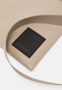 Samsøe Samsøe COBETT NECK UNISEX - Sac bandoulière All -Univers de la Mode Boutique 33139da40f4c44f59048f40e38f5cc4d