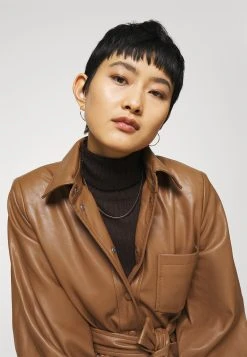 Samsøe Samsøe VESTINE JACKET - Veste en similicuir Women 11 Samsøe Samsøe VESTINE JACKET - Veste en similicuir Women -Univers de la Mode Boutique 36ff5685829e4970ac863a11eaaf5daf