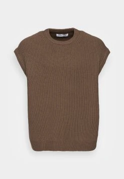 Samsøe Samsøe KIM CREW NECK VEST - Pullover Men 10 Samsøe Samsøe KIM CREW NECK VEST - Pullover Men -Univers de la Mode Boutique 586a2257f0564e13beee923d54c9a6f6