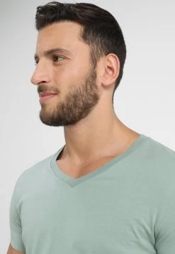 Samsøe Samsøe MARIAN V-NECK - T-shirt basique Men -Univers de la Mode Boutique 5c897b269e484fb988f870c65f3d85f6