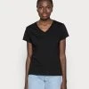 Samsøe Samsøe SOLLY - T-shirt basique Women 2 Samsøe Samsøe SOLLY - T-shirt basique Women -Univers de la Mode Boutique 5e9503166dca4d869070c2b6114eafdc