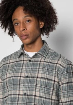 Sams&oslash;e Sams&oslash;e LIAM - Chemise Men -Univers de la Mode Boutique 6d1433bd40534eb9914ad47d1505609b