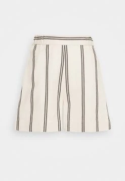 Samsøe Samsøe LUELLA - Short Women 12 Samsøe Samsøe LUELLA - Short Women -Univers de la Mode Boutique 70fcf77a5a294af0beb72977d0edcca5