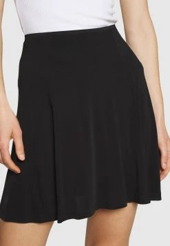 Samsøe Samsøe CORNEA SHORT SKIRT - Jupe trapèze Women -Univers de la Mode Boutique 7d2ea161036e45f283bc1974b9861441