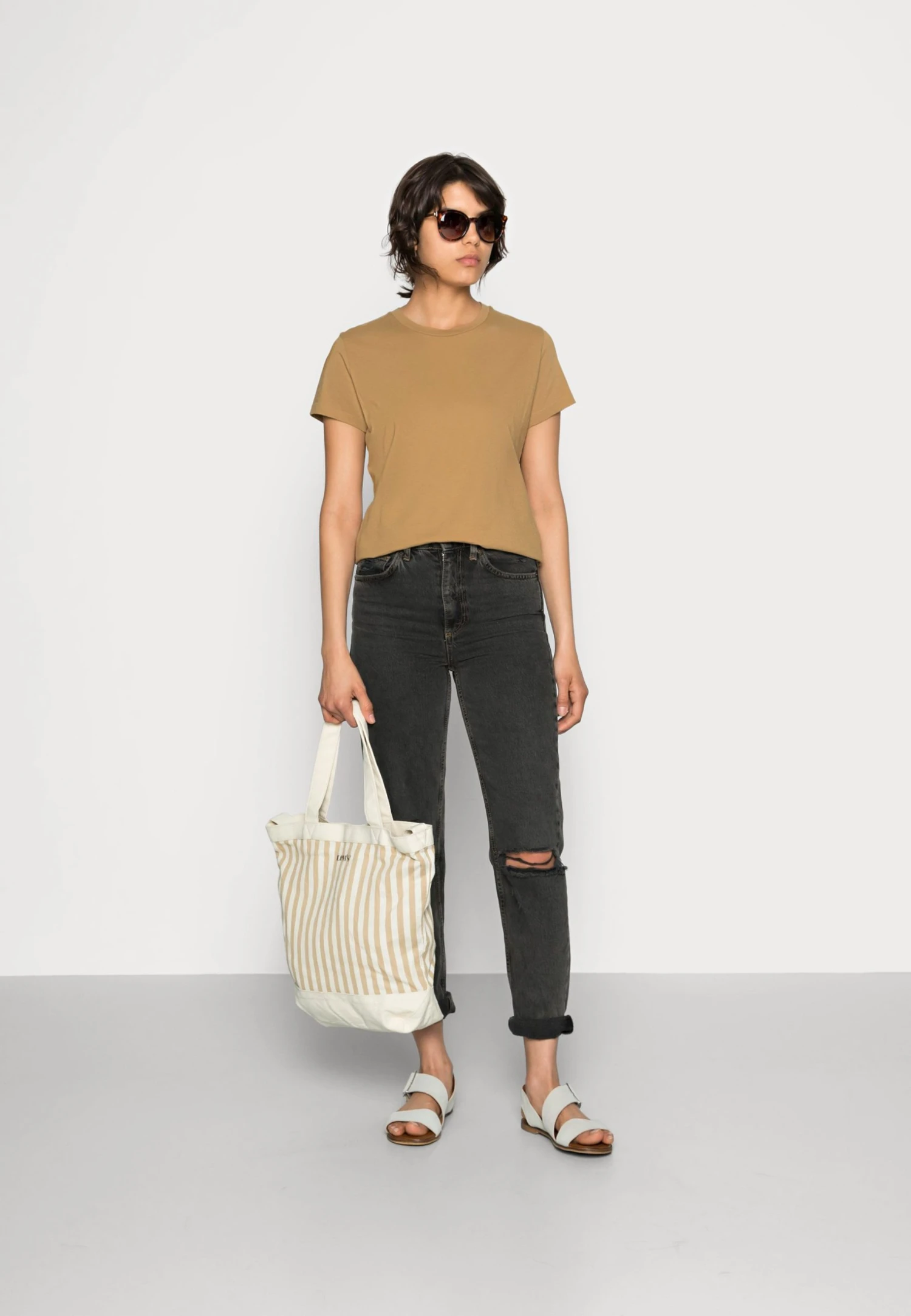 Samsøe Samsøe SOLLY TEE SOLID - T-shirt basique Women 4 Samsøe Samsøe SOLLY TEE SOLID - T-shirt basique Women – Image 2