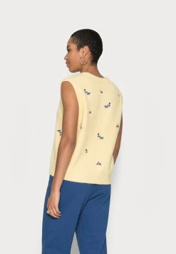 Samsøe Samsøe NORA VEST - Pullover Women 10 Samsøe Samsøe NORA VEST - Pullover Women -Univers de la Mode Boutique 843b9f321aab45f2a3513bbba13aedcc