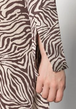 Samsøe Samsøe RAMI DRESS - Robe de jour Women 12 Samsøe Samsøe RAMI DRESS - Robe de jour Women -Univers de la Mode Boutique 9254dc58a4fb477298a75fe39ac8718f