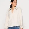 Samsøe Samsøe MARGOT BLOUSE - Blouse Women -Univers de la Mode Boutique 94bf4cffff8e4b878f1d43063bf11596