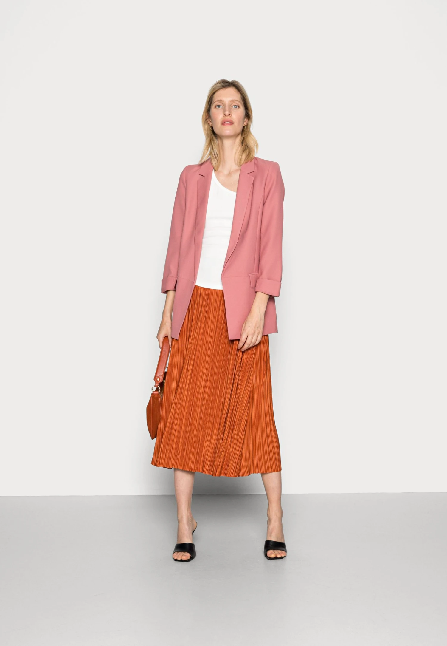 Samsøe Samsøe UMA SKIRT - Jupe plissée Women 4 Samsøe Samsøe UMA SKIRT - Jupe plissée Women – Image 2