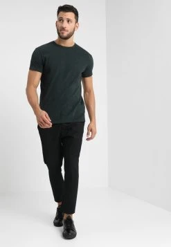 Samsøe Samsøe KRONOS - T-shirt basique Men 18 Samsøe Samsøe KRONOS - T-shirt basique Men -Univers de la Mode Boutique a3adaa0a711c4690975f3e25bd87001e