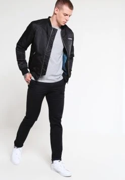 Samsøe Samsøe KRONOS - T-shirt basique Men -Univers de la Mode Boutique a3afd9d17e344d6b9beb7f8358b3c1a5