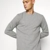Samsøe Samsøe STAVSO - Sweatshirt Men 1 Samsøe Samsøe STAVSO - Sweatshirt Men -Univers de la Mode Boutique b28a29dcc2c74cf7a3de37dd1d18323b