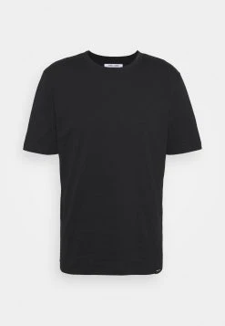 Samsøe Samsøe HUGO - T-shirt basique Men 13 Samsøe Samsøe HUGO - T-shirt basique Men -Univers de la Mode Boutique b31dd1ffb5f4447b995fe06848251a28