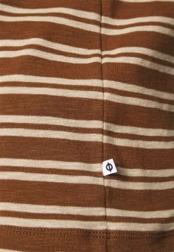 Sams&oslash;e Sams&oslash;e ATARO - T-shirt imprimé Men -Univers de la Mode Boutique c1f5c7b9b15a470f8c334dc060158dec