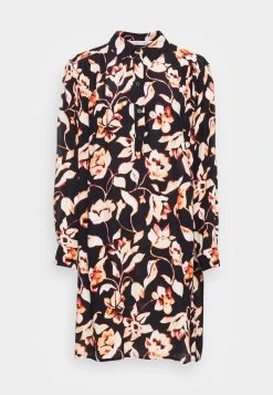 Sams&oslash;e Sams&oslash;e GILIAN DRESS - Robe de jour Women -Univers de la Mode Boutique cb2eb82b17a14627b0605cf7aecd6a23
