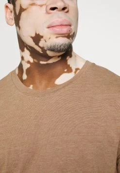 Samsøe Samsøe KRONOS - T-shirt basique Men -Univers de la Mode Boutique ce8aec183d8f420aa2f2fcb40ac14502