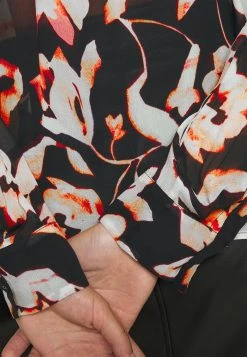 Samsøe Samsøe ELMY - Chemisier Women 13 Samsøe Samsøe ELMY - Chemisier Women -Univers de la Mode Boutique cf25894f8be94f2baeb0ea6a3cea8a32