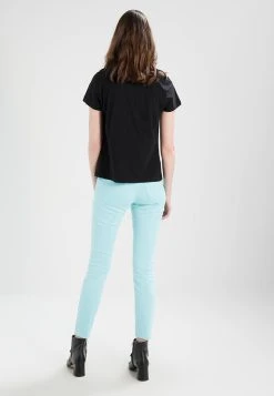 Samsøe Samsøe SOLLY TEE SOLID - T-shirt basique Women -Univers de la Mode Boutique d2d209da9e154bdda1f7ce920ef22cb2