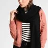 Samsøe Samsøe ACCOLA MAXI SCARF - Écharpe Women -Univers de la Mode Boutique d48bf22308794ce3a08a05cc20f7e881