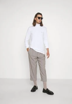 Samsøe Samsøe NORSBRO TURTLENECK - T-shirt à manches longues Men 12 Samsøe Samsøe NORSBRO TURTLENECK - T-shirt à manches longues Men -Univers de la Mode Boutique d95899e3757d4805a4465674c42b2071