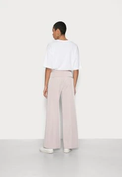 Samsøe Samsøe COLLOT TROUSERS - Pantalon classique Women -Univers de la Mode Boutique d993cb444a514c2c9f5985f312a9ae5c