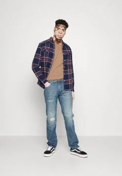 Samsøe Samsøe KRONOS - T-shirt basique Men -Univers de la Mode Boutique da4451c12c4c4343b8a7780f9a8bd74d