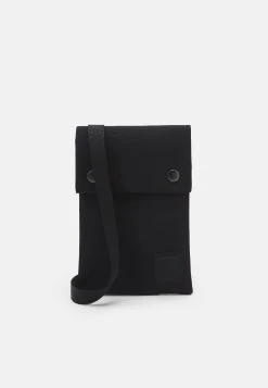 Samsøe Samsøe COBETT NECK UNISEX - Sac bandoulière All -Univers de la Mode Boutique db2e6bc201b843fca51f245c8bf821d7 1