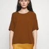 Samsøe Samsøe MAINS TEE - Blouse Women -Univers de la Mode Boutique dcff79bec3674f24af44f8f50ca2da6b