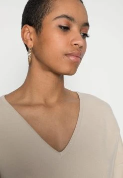 Samsøe Samsøe NIKA V NECK - Pullover Women 12 Samsøe Samsøe NIKA V NECK - Pullover Women -Univers de la Mode Boutique e0e2ac7684574b3f8fc47a964139d3b1