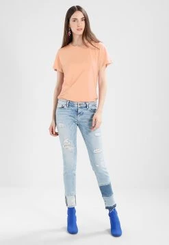 Samsøe Samsøe SOLLY TEE SOLID - T-shirt basique Women -Univers de la Mode Boutique eca8da3d26264be9bc4fbd3c3977a72d