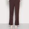 Samsøe Samsøe HOYS STRAIGHT PANTS - Pantalon classique Women -Univers de la Mode Boutique ef0dcfc5cea34d949965bb5a783ab4e4