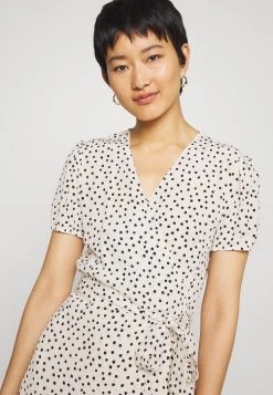 Samsøe Samsøe LINETTA DRESS - Robe de jour Women -Univers de la Mode Boutique f117a68d92b94db386d01db5708764a7