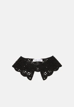 Samsøe Samsøe RODEA COLLAR - Écharpe Women -Univers de la Mode Boutique f811ae761a73408e8eb7ed7004fd35a2