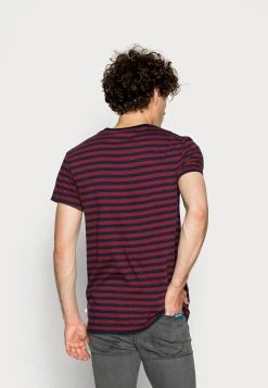 Samsøe Samsøe PATRICK - T-shirt imprimé Men 16 Samsøe Samsøe PATRICK - T-shirt imprimé Men -Univers de la Mode Boutique fabd1924f95144b18c25192f9e2089ea